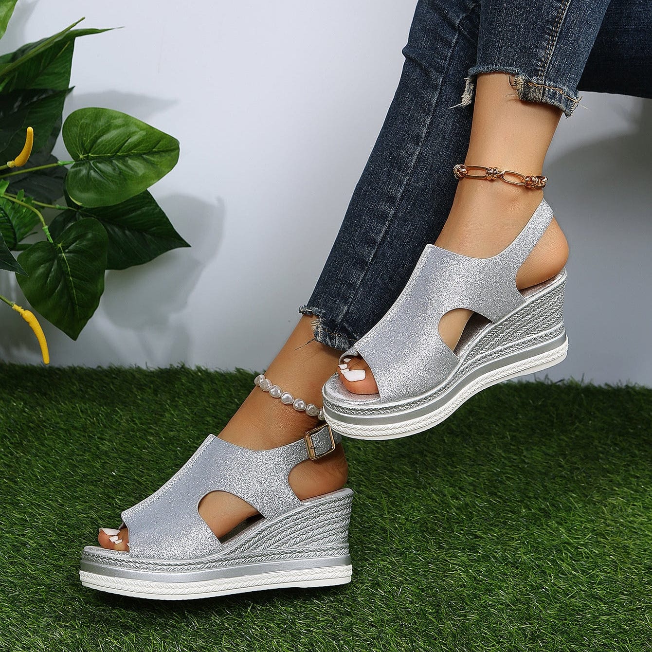 Isolde™ | Orthopedic Glitter-Finish Sandals